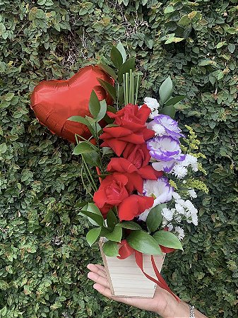 Arranjode 3 Lindas Rosas Vermelhas & Balão Metalizado