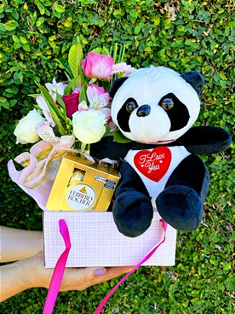 Arranjo Fofura  de Flores Com Panda  & Chocolate