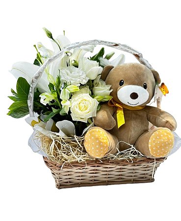 Cesta de Arranjo de Lírios Brancos com Pelúcia Fofinha