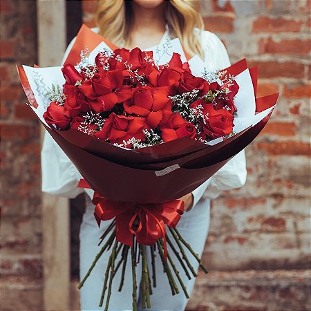 Luxuoso Buquê Tradicional de 20 Rosas Premium