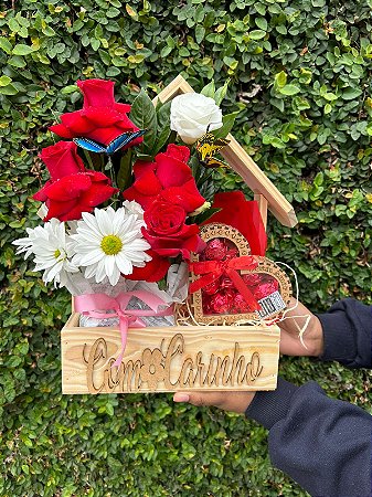 Arranjo De Rosas Vermelhas Com Coração de chocolate Viermom