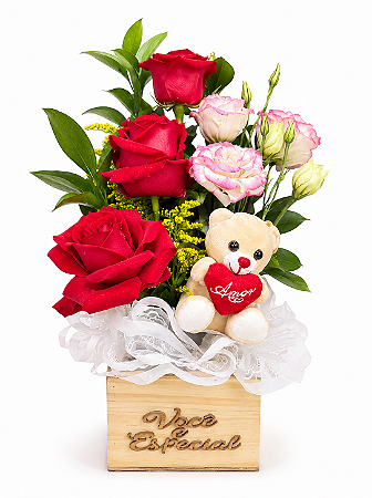 Arranjo de 03 Lindas Rosas Vermelhas e Pelúcia