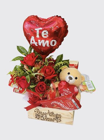 Baú Encanto de Amor – Flores, Pelúcia & Lindt