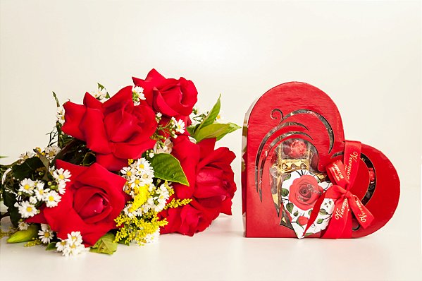 Buquê de  06 Rosas com Chocolate