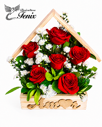 Arranjo Casa do Coração com 06 Rosas Vermelhas