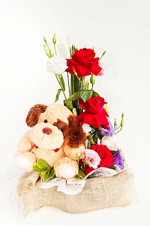 Arranjo de Rosas Vermelhas com Pelúcia