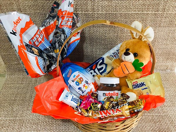 Cesta de Páscoa com Pelúcia e Ovo de Páscoa Kinder