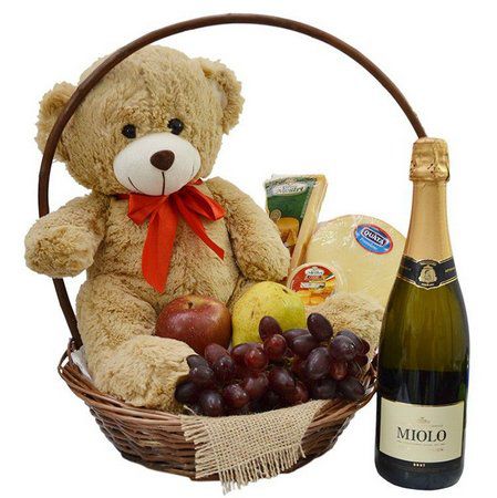 Cesta De Queijos, Vinho, Pelúcia e Frutas.
