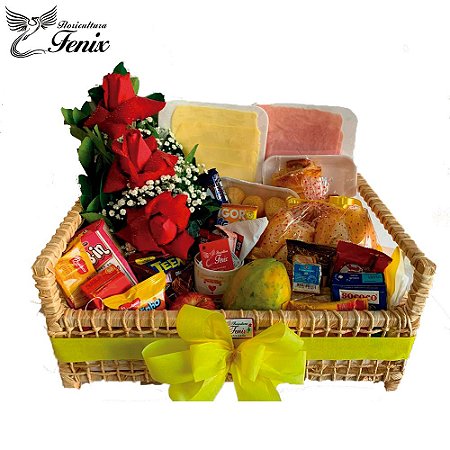 Luxuosa Bandeja de Café da Manhã com Rosas