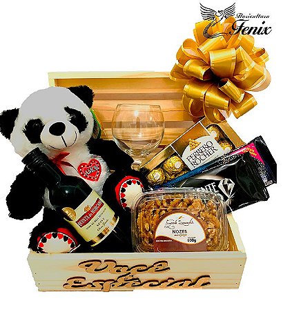 Baú de Pelúcia Panda com Delícias e Vinho