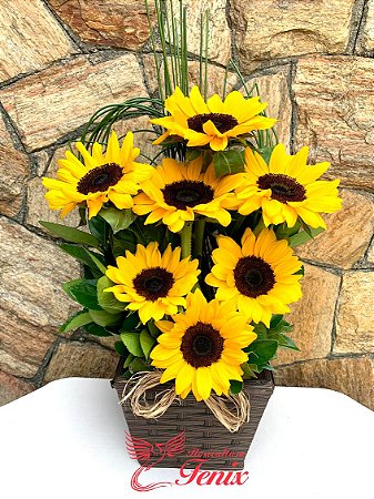 Luxuoso Arranjo de 07  Girassóis no Cachepô Rustico