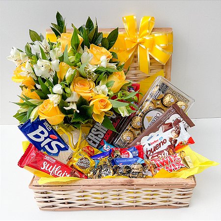Luxuoso Baú de Rosas Amarelas Com Chocolates