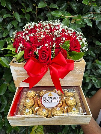 Luxuosa Box de Rosas com Ferrero Rocher