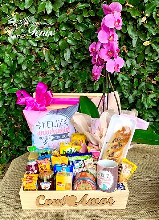 Baú de Café "Feliz Aniversário" com Orquídea