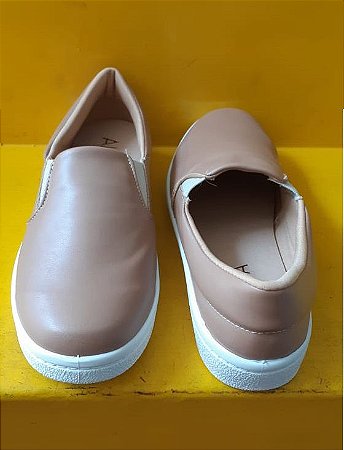 slip on caramelo