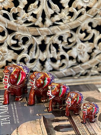 Escultura Elefantes  - Resina - Vermelho e Roxo
