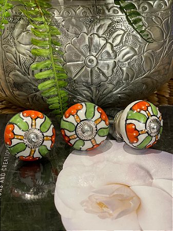 Puxador em Cerâmica - Pintado - Laranja e Verde - Acabamento Prateado