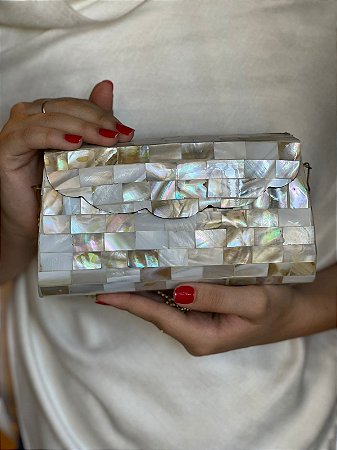 Bolsa Clutch em Metal - Dourada - Madrepérolas -  Com Alça