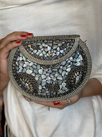 Bolsa Clutch em Metal  - Prata e Madrepérolas - Com Alça