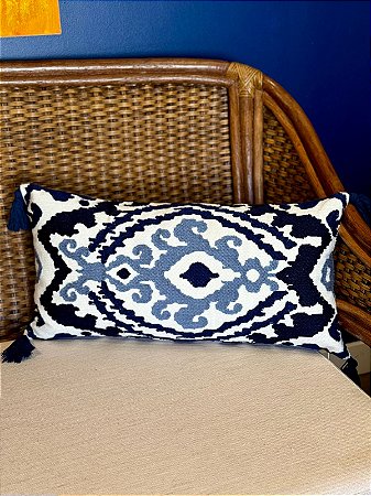 Capa Almofada Retangular - Bordada - Azul e Branco