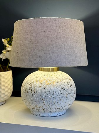 Abajur - Cerâmica - Branco e Dourado com Cúpula