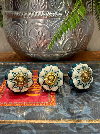 Puxador em Cerâmica - Pintado - Verde Escuro - Acabamento Dourado