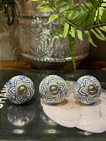 Puxador em Cerâmica - Pintado - Azul e Branco - Acabamento Prata