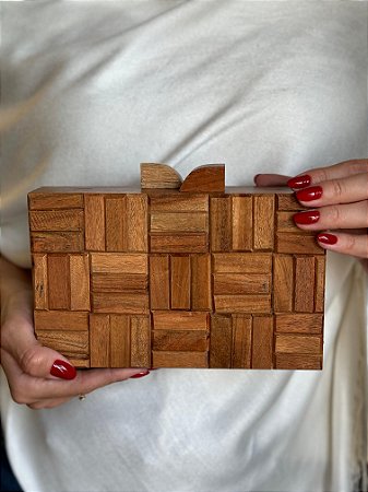 Bolsa Clutch em Madeira - Marrom - Com Alça Dourada