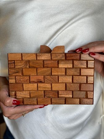 Bolsa Clutch em Madeira - Marrom - Com Alça Dourada