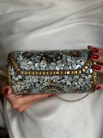 Bolsa Clutch em Metal  - Madrepérolas e Doudado - Com Alça