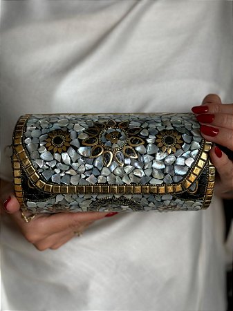 Bolsa Clutch em Metal  - Madrepérolas, Preto e Doudado - Com Alça