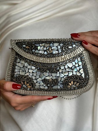 Bolsa Clutch em Metal - Madrepérolas e Prata - Com Alça