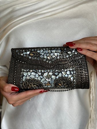Bolsa Clutch em Metal - Madrepérolas e Grafite - Com Alça