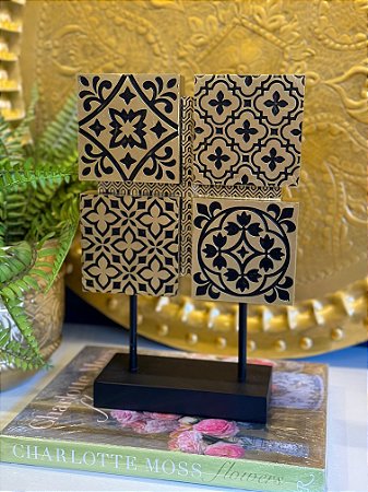 Escultura - Decorativa - Metal - Dourado e Preto