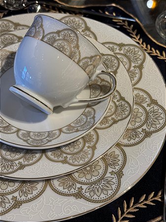 Aparelho Jantar Porcelana Turca - 16 peças - Branco e Bege - Filetado à Ouro