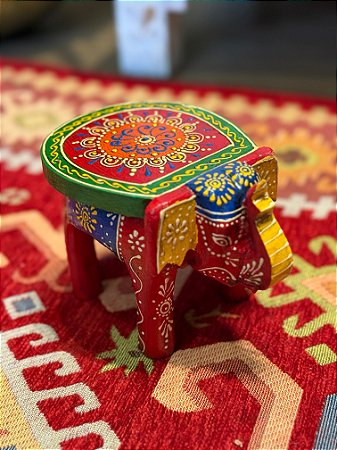 Elefante Decorativo - Madeira - Pintado a Mão - Vermelho e Colorido - Mini
