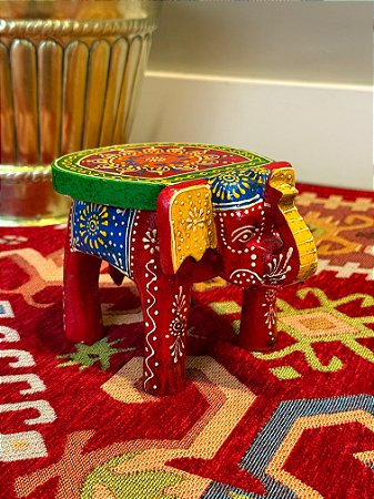 Elefante Decorativo - Madeira - Pintado a Mão - Vermelho e Colorido - Mini