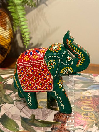 Elefante - Madeira - Pintado à mão - Verde e Colorido - 11CM