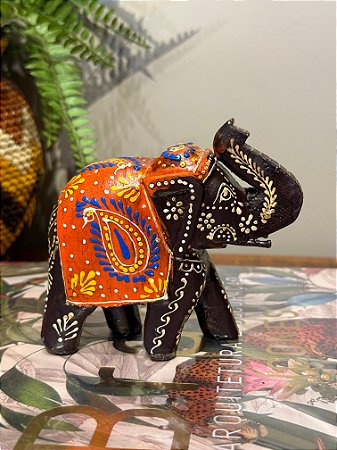Elefante - Madeira - Pintado à mão - Marrom e Colorido - 11CM