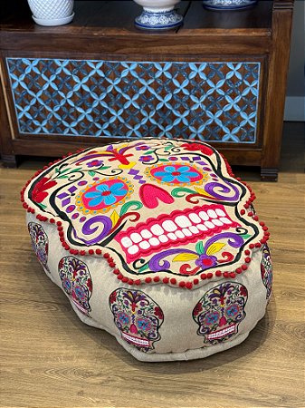 Puff Bordado - Com Enchimento - Bege e Colorido