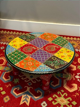 Mesa - Madeira - Pintada à mão - Colorida