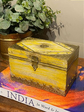 Caixa Decorativa - Porta Joias - Madeira - Aplique em Metal - Amarelo - M