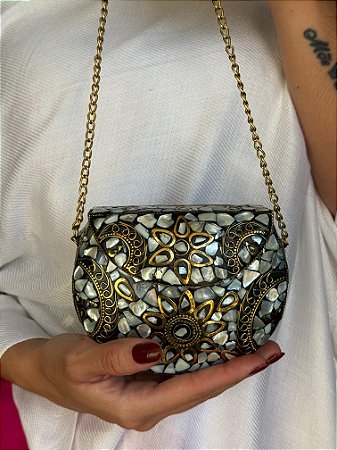 Mini Bolsa Clutch em Metal - Madrepérola e Dourado - Com Alça
