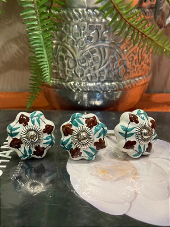 Puxador em Ceramica - Pintado - Marrom e Turquesa - Acabamento Prata
