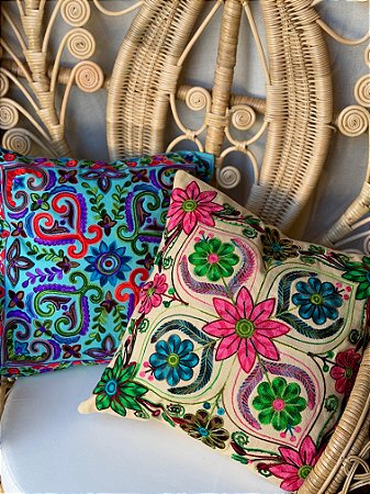 Kit 2 Capas de Almofadas - Bordadas - Creme e Turquesa