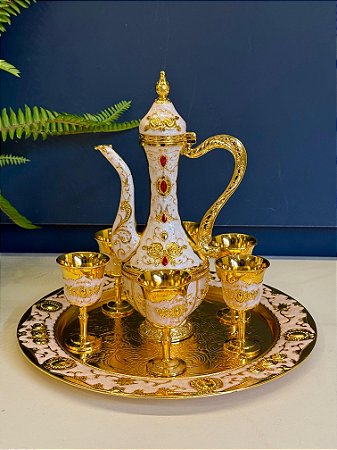 Jogo de Copos e Ânfora com Bandeja - Metal - Branco e Dourado