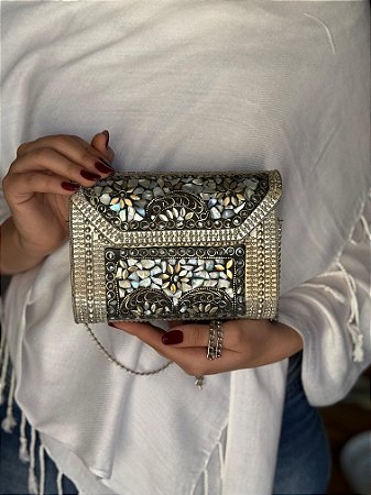 Bolsa Clutch em Metal - Madrepérolas e Prata - Com Alça