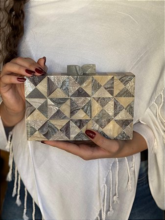 Bolsa Clutch em Resina - Cinza - Com Alça Dourada