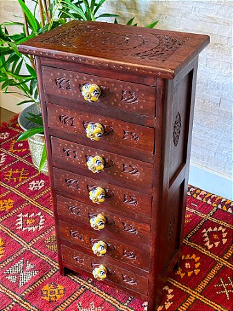 Gaveteiro - Madeira Entalhada - 7 Gavetas - Puxador Amarelo e Azul