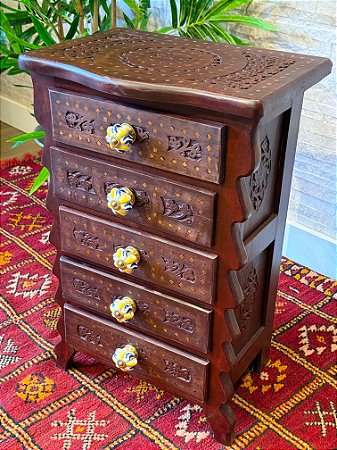 Gaveteiro - Madeira Entalhada - 5 Gavetas - Puxador Amarelo e Azul